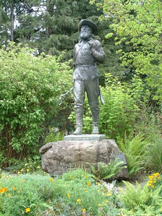 University of Oregon - Univerity of Oregon Pioneer Statue