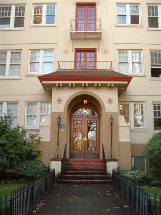 NW Portland - Historic Biltmore Apartments Glisan Street