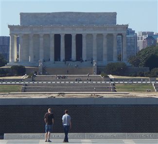 World War II Memorial - With view of Lincoln Memorial from World War II Memorial Washington, DC http://www.nps.gov/nwwm