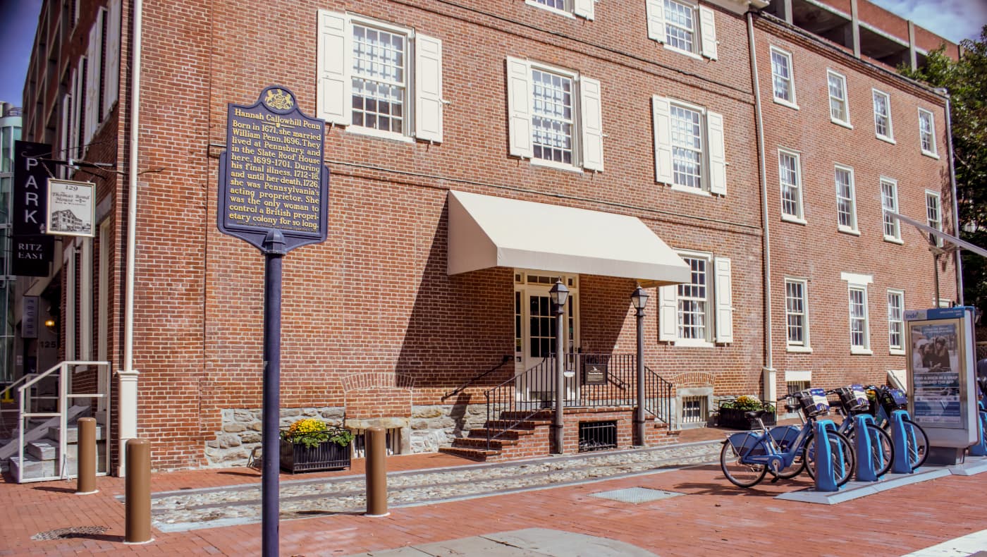 Exterior view of the Thomas Bond House Bed and Breakfast in Philadelphia’s Old City. Built in 1769, the four-story Georgian-style brick residence features a symmetrical facade with white-painted shutters, multi-pane sash windows, and a classic pedimented entryway. The historic structure is situated within Independence National Historical Park, showcasing meticulously preserved colonial-era masonry and architectural details.