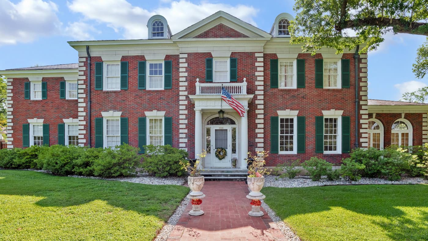 Historic mansion for sale on PreservationDirectory.com in Shreveport, LA.