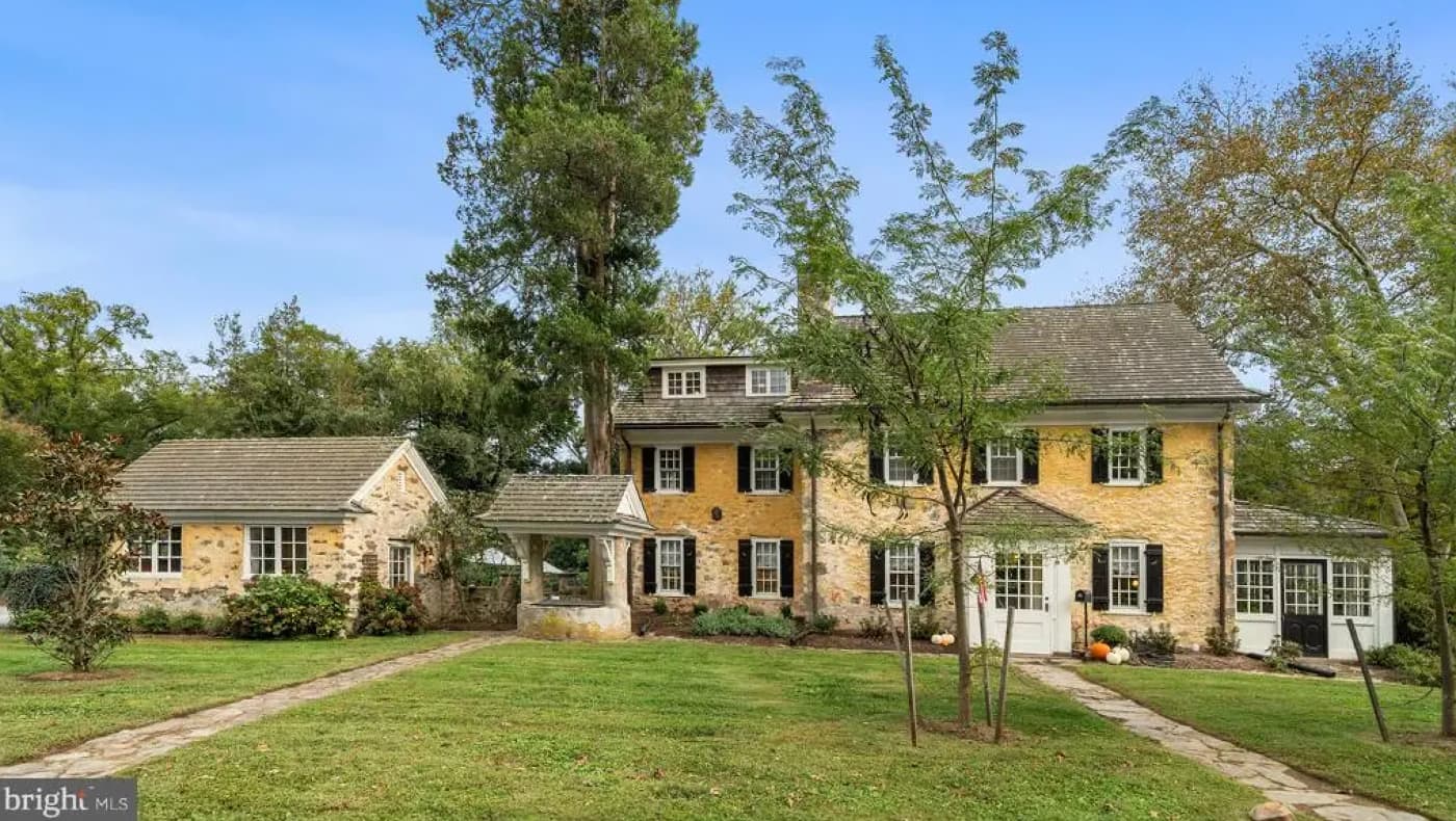 The Historic Minshall-Green House in Media, Pennsylvania, listed for sale on PreservationDirectory.com.