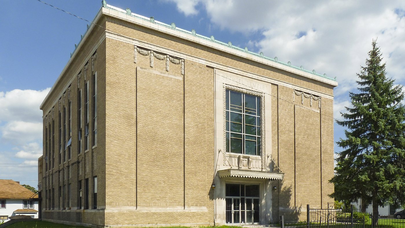 Beth-El Zedeck Temple in Indianapolis, Indiana: two-story neoclassical temple of buff brick with limestone and terra cotta trim and a tall central window