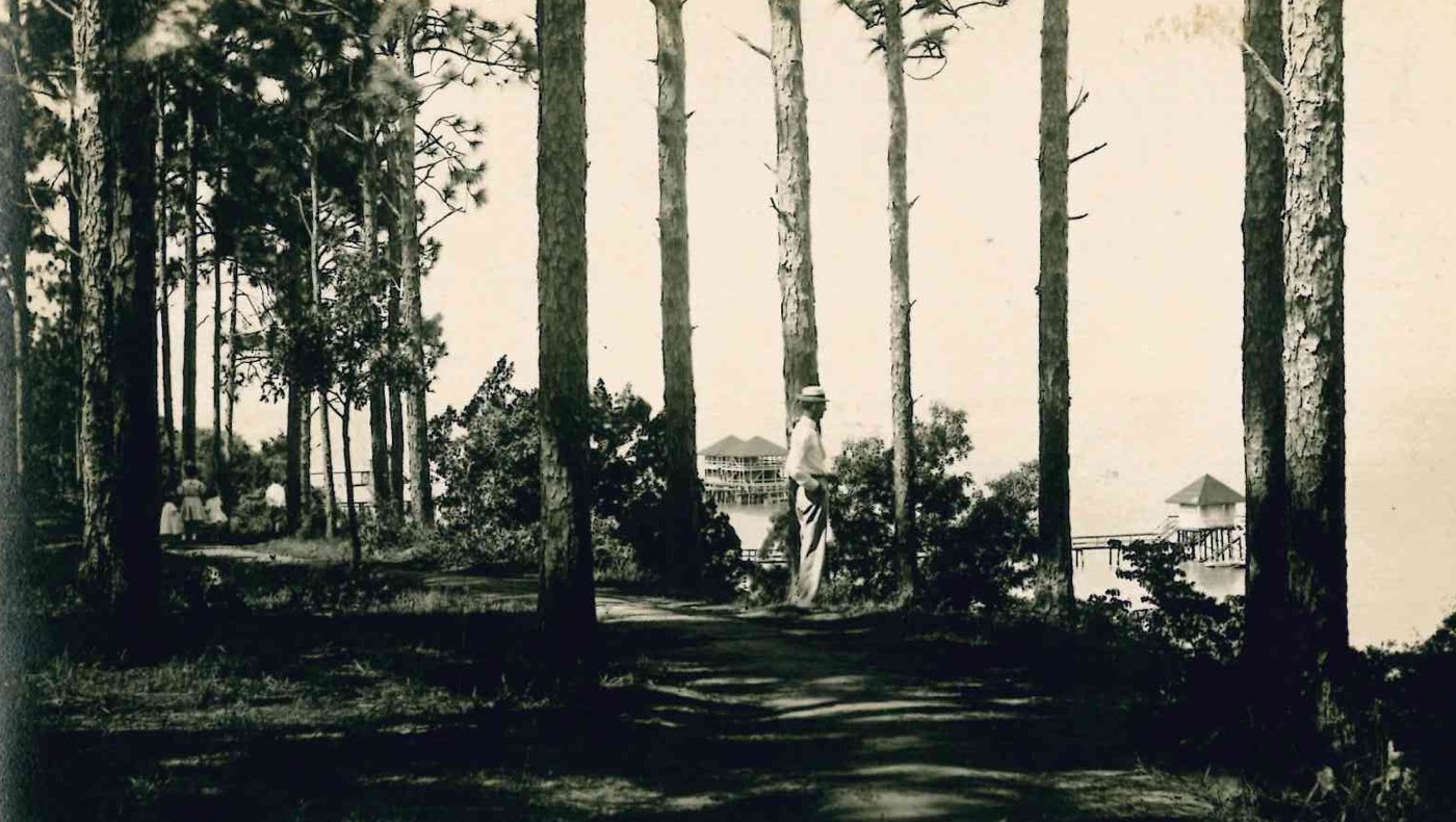 Free Fairhope by Foot Walking Tours, featured in the Historic Tours directory of PreservationDirectory.com.